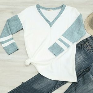 New HUMMINGBIRD V Neck Brushed FleeceTop